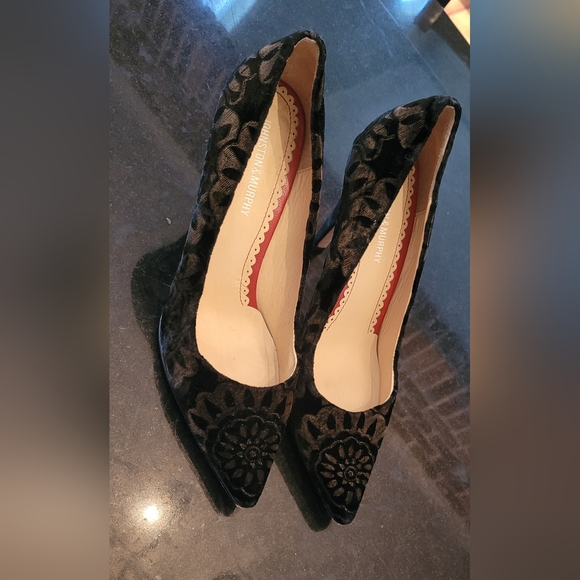 Johnston & Murphy pumps, velvet pattern - Picture 3 of 6